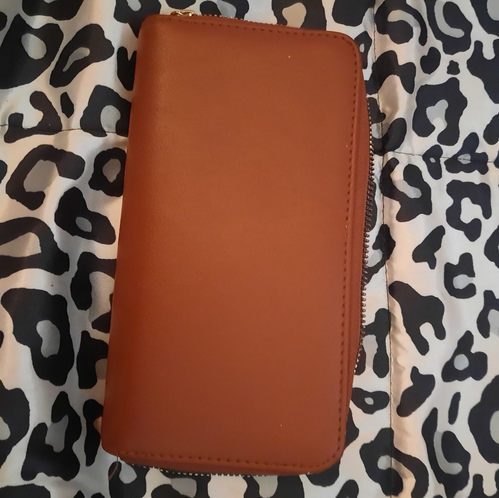 2 Wallets - Picture 5 of 5